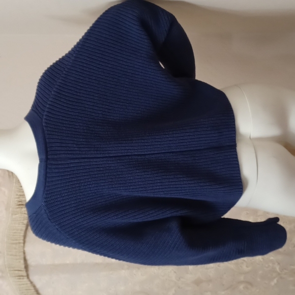 - - Woman's forever  21 sweatshirt - Picture 2 of 2